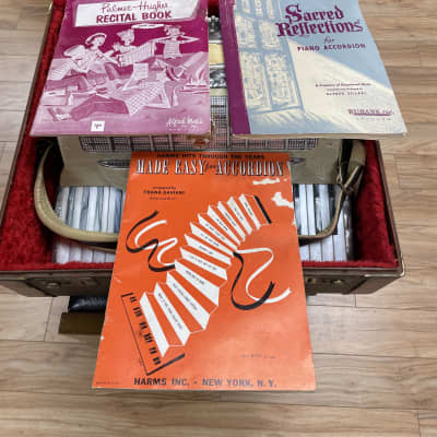 Noble Accordion Est. 1950s image 9