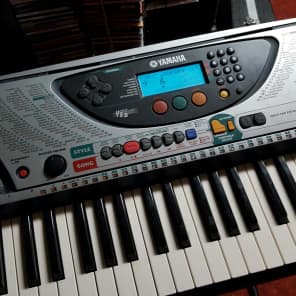 Yamaha PSR 240 Keyboard Synth 61 key Digital Piano w Star Reverb
