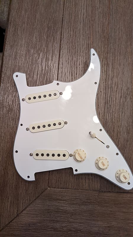 Fender Custom Shop Handwound 62/63 Strat Pickups - Loaded Fender Custom Shop Handwound 62/63 Strat Pickups - Loaded