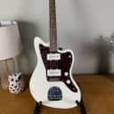 Squier Classic Vibe ‘60s Jazzmaster Electric Guitar – Olympic White