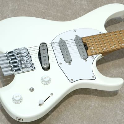 Ibanez ICHI10 Ichika Nito Signature Model -Vintage White Ibanez ICHI10 Ichika Nito Signature Model -Vintage White