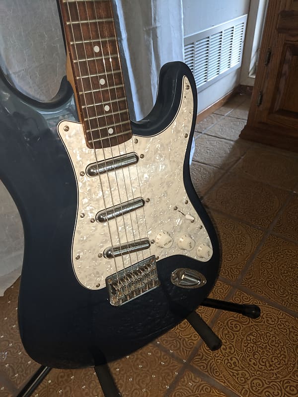 Fender Squier Bullet Strat 2000s Deep Blue w pickup upgrade Reverb