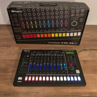 Roland TR8S - Drum machine with individual outs and sampling