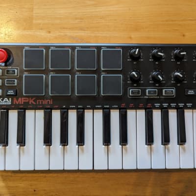 Akai MPK Mini MKII 25-Key MIDI Controller 2014 - Present - White with Black Keys