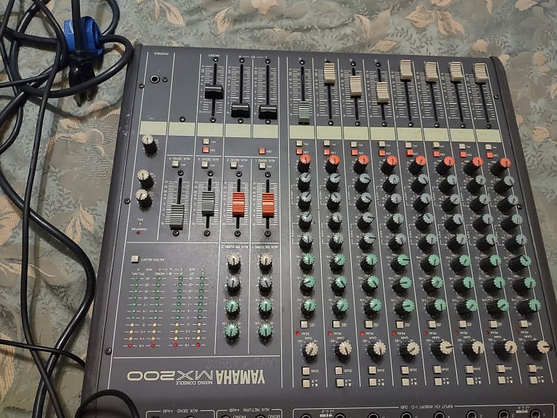 Yamaha MX200 mixing consule 1990
