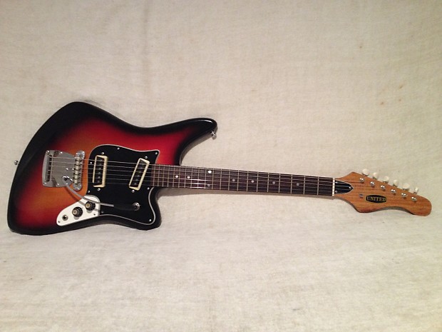 【きれいめファッション51選】上品さと清潔感をキープし Aria 1968 1532T Case Original with Guitar Jaguar Sunburst アート・デザイン・音楽