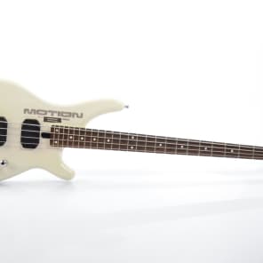 Yamaha Motion B MB-II White Electric Bass Guitar w/ Hard