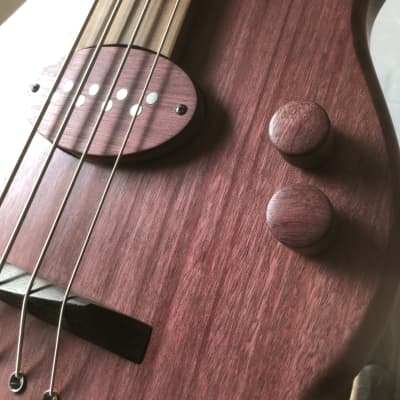 Letts Woden short scale 4 string bass Purpleheart  Walnut Santos Rosewood handcrafted in the UK 2023 imagen 12