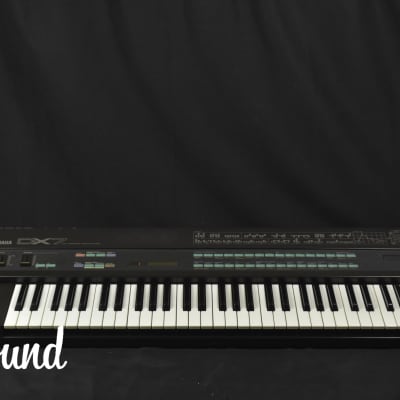 YAMAHA DX7 Digital Programmable Algorithm Synthesizer in Very Good Condition.