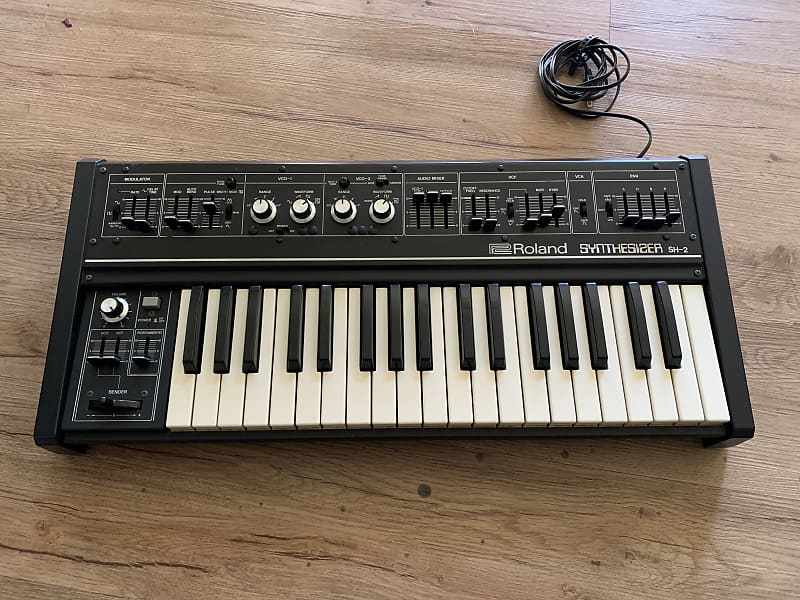 Roland SH-2 37-Key Synthesizer 1979 - 1982 - Black image 1