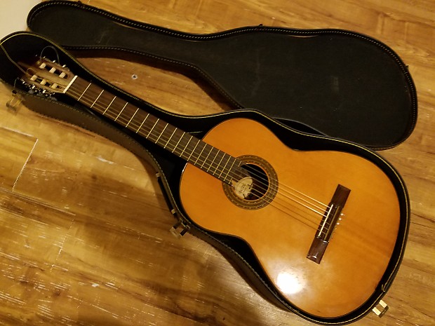 Kent iberia outlet classical guitar