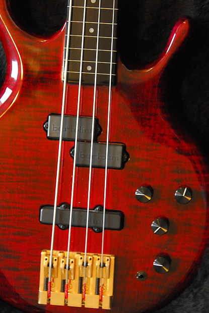 Pedulla Buzz 4 string Fretless