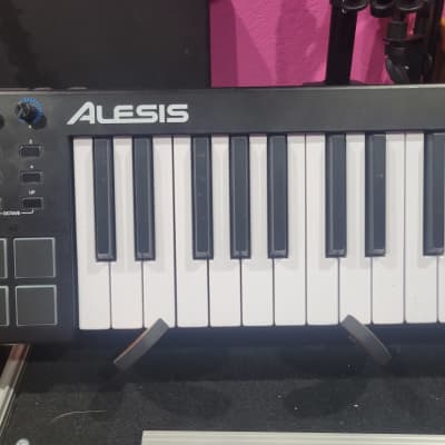 Alesis V25 25-key USB MIDI Controller with Beat Pads 2017 - 2022 - Black (HARDSHELL CASE INCLUDED)
