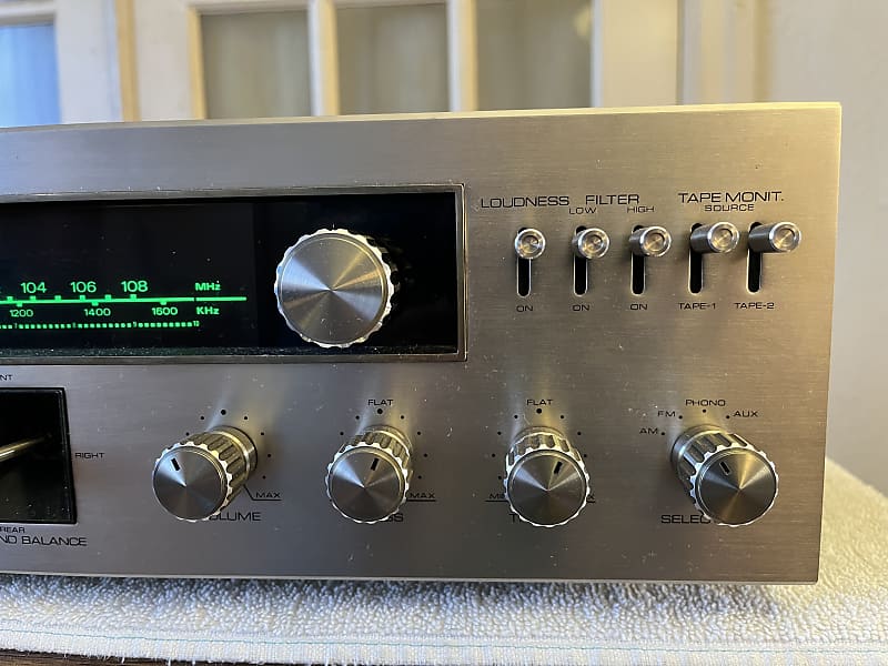 Vintage AS-8100 Surround Stereo Amplifier Tuner-Powers On