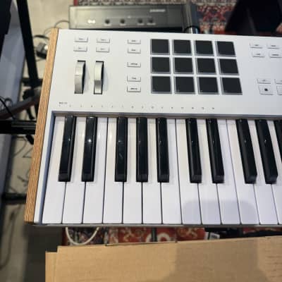Arturia KeyLab 61 MkIII MIDI Controller 2024 - Present - White image 2
