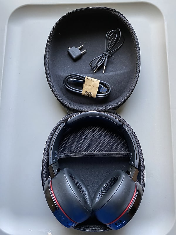 Sony MDR-XB950B1 Extra Bass Wireless Noise Canceling Headphones  			