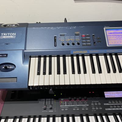 Korg Triton extreme - Blue