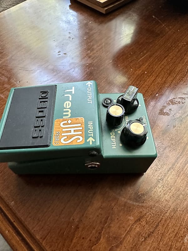 JHS Boss TR-2 Tremolo with 