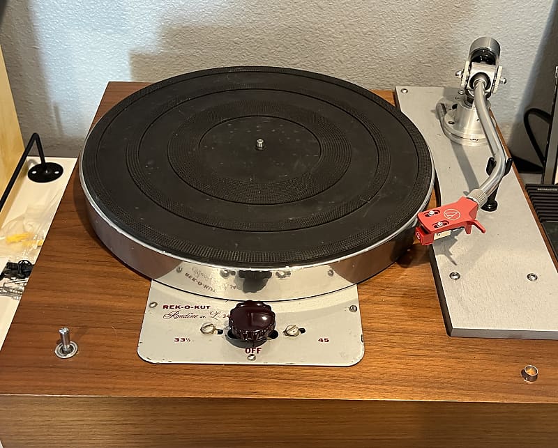 Rek-o-kut Rondine Jr. L-37 with plinth  			