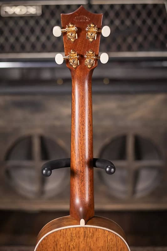 Martin Custom Shop Mahogany Tenor Ukulele - Satin Finish Martin Custom Shop Mahogany Tenor Ukulele - Satin Finish