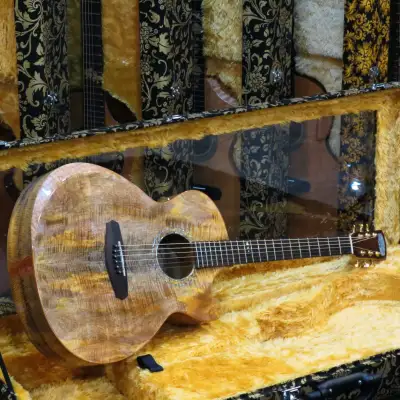 Batiksoul Guitars OM-C  Flamed Mango Exclusive Model 2022 image 2
