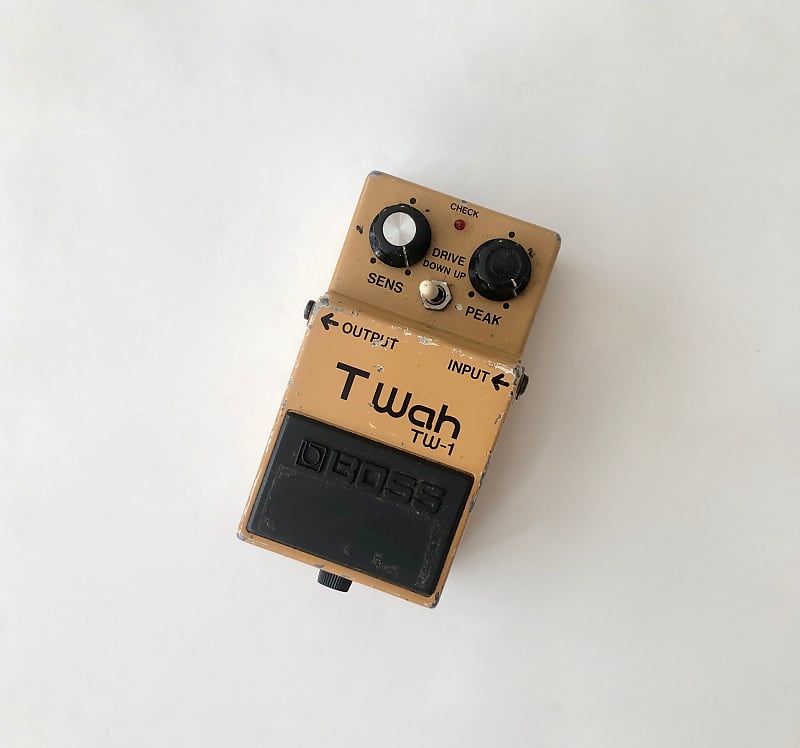 Boss TW-1 T Wah (Black Label) 1977 - 1989 - Yellow