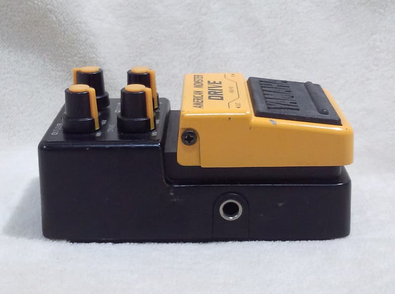 Yamaha AMD-100 American Monster Drive Distortion Guitar