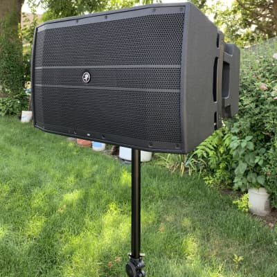 Mackie clearance array speakers