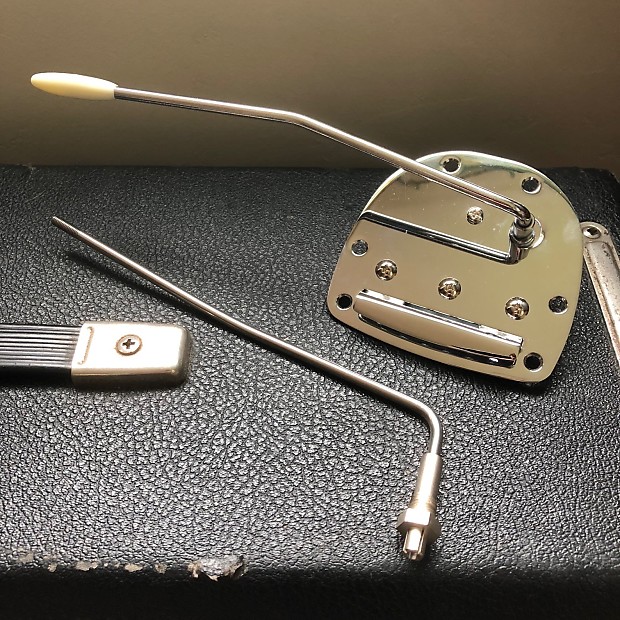 Fender avri jazzmaster deals tremolo