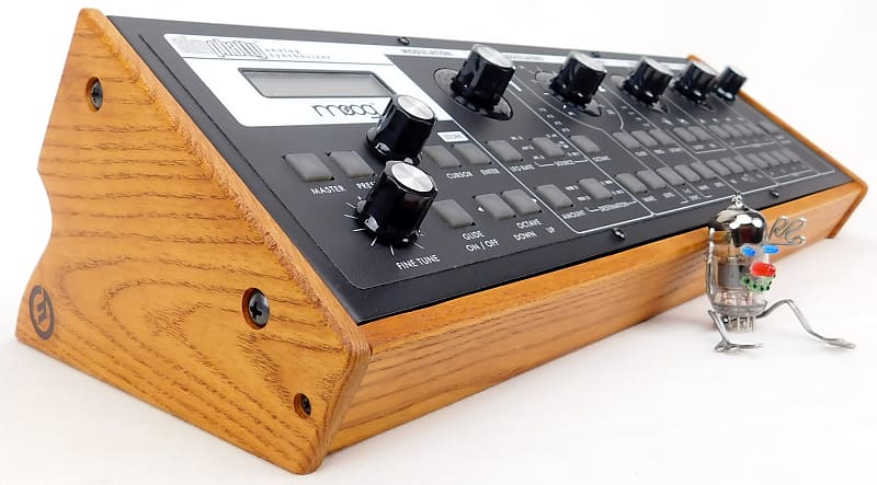 MOOG slim phatty デスクトップ Moog Slim Phatty Demo - YouTube