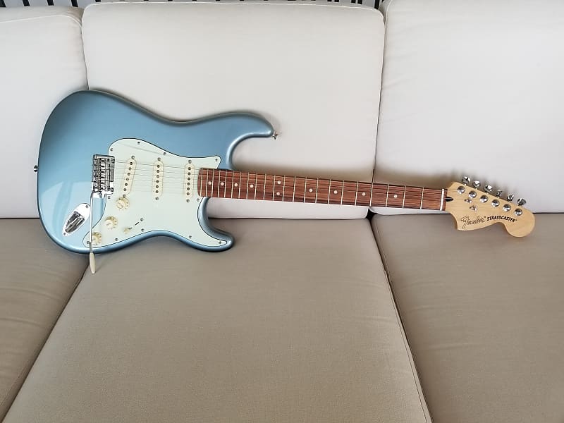 Fender　Deluxe　Ferro　Roadhouse　2018　2021　Mystic　Stratocaster　Blue　Reverb　with　Fretboard　Pau　Ice
