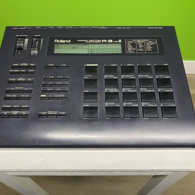 Roland R-8 MKII - Human Rhythm Composer with original power supply