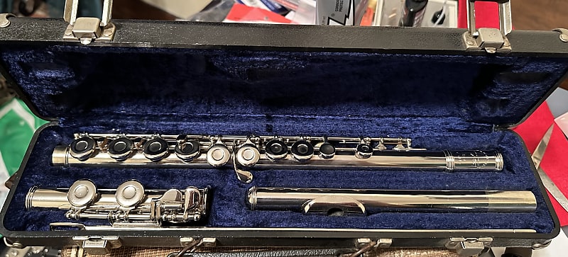 Armstrong 104 Student Model Closed-Hole Flute with C Foot, Offset G 2010s - Silver-Plated image 1