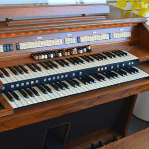Hammond 935 Classic Church Organ Medium Brown Oak image 7