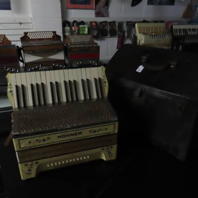 HOHNER VINTAGE 48 BASS ORNATE PEARL ACCORDION RARE CLEAN SERVICED image 11