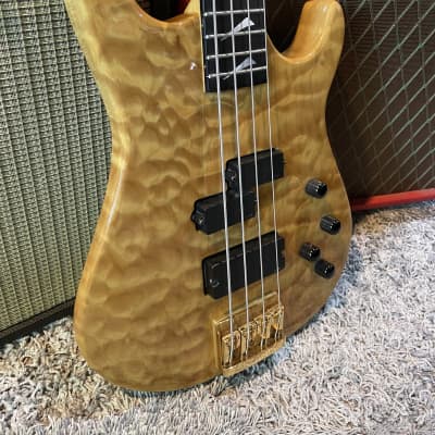 Rare USA Hamer Chaparral Max 4-string bass quilted maple with original hardshell case image 4