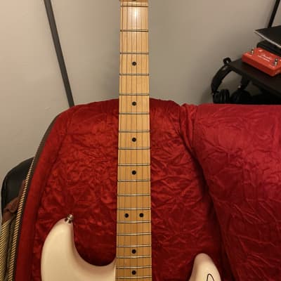 Fender Standard Stratocaster  2017 Gloss white image 4