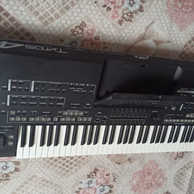 Yamaha Tyros4 61-Key Arranger Workstation Keyboard  10th Anniversary Version Black image 4