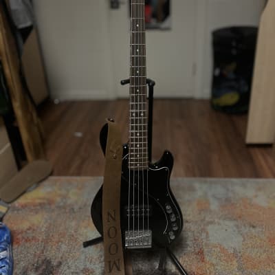 Fender Deluxe Dimension Bass V with Rosewood Fretboard 2014 - 2016 - Black for sale