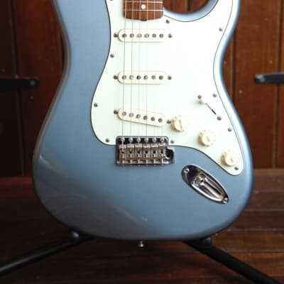 Fender Vintera '60s Stratocaster Ice Blue Metallic Electric Guitar Pre-Owned for sale