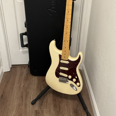 2014 Fender American Deluxe Stratocaster w/ Fender Deluxe Molded Case for sale