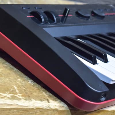 Korg Kross 61 Music Workstation 61-Key Red & Black Mobile