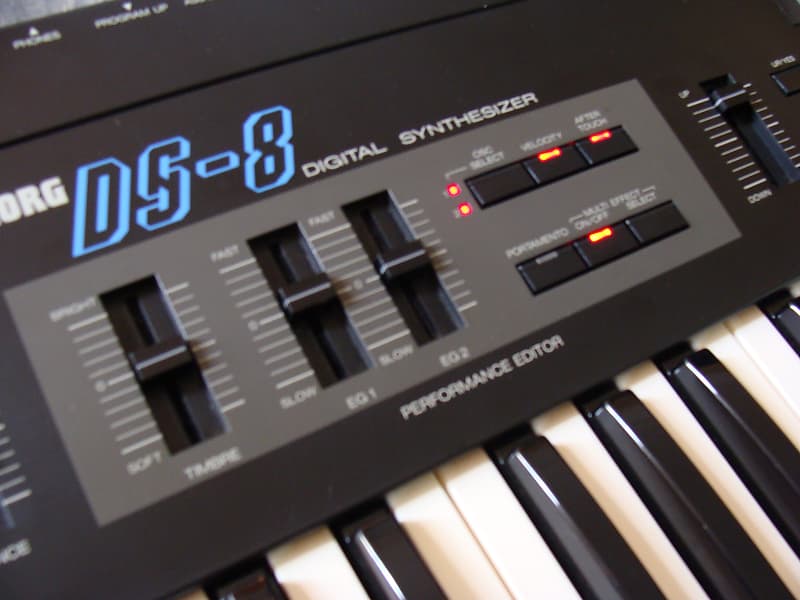 Korg Ds-8 FM Synthesizer 61 keys image 1