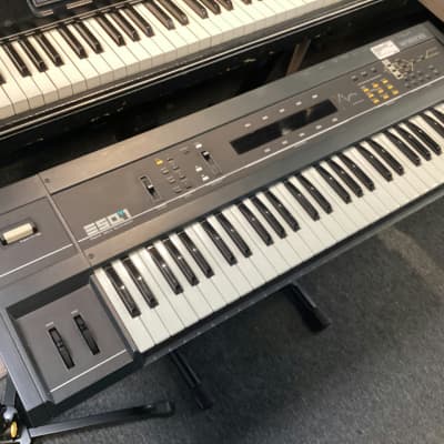 Ensoniq ESQ-1 Wave Synthesizer - Low Battery