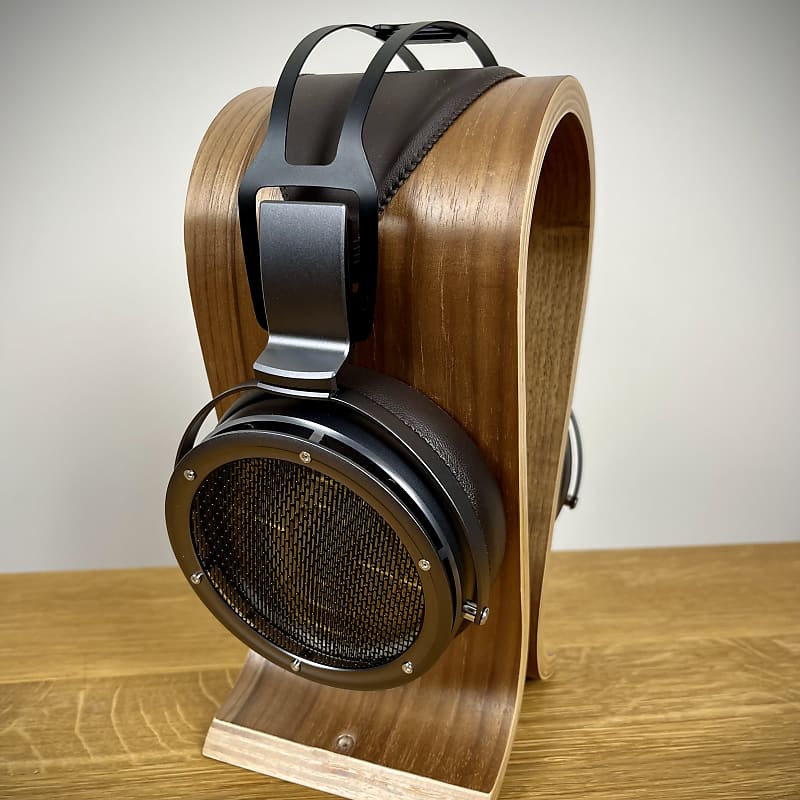 Stax SR-X9000 earspeakers (headphones) with Erik Konka OTL tube amplifier  			