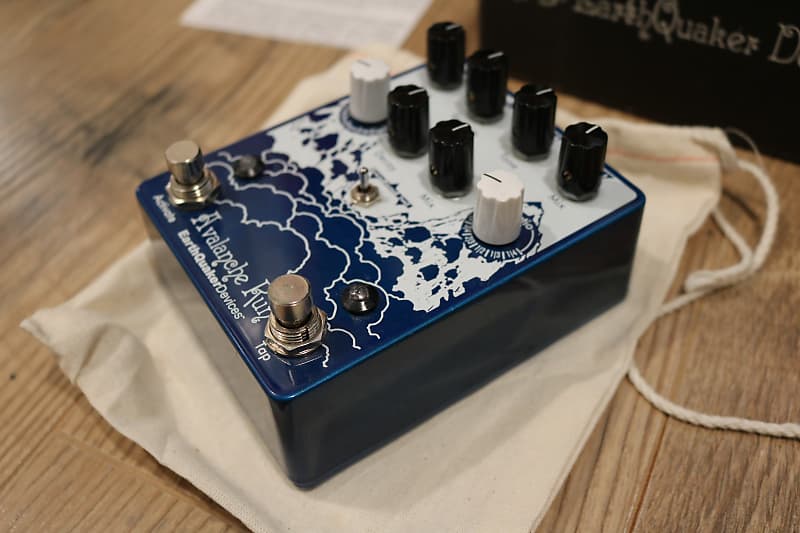 EarthQuaker Devices Avalanche Run Stereo Reverb & Delay with Tap Tempo V2