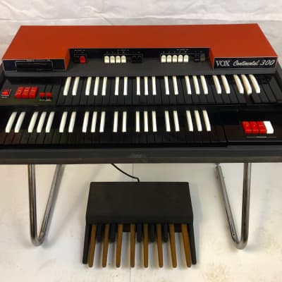 1960's Vox Continental 300 organ with bass pedals imagen 1