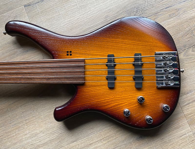 Sandberg Bullet 'Old Booster' Classic 5 fretless lefty image 1
