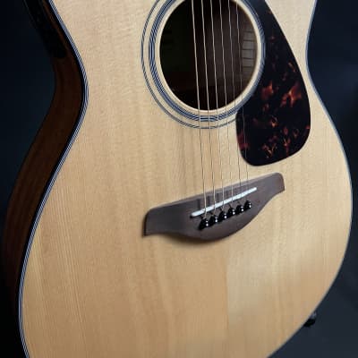 Yamaha FSX800C Small Body Acoustic-Electric Guitar Gloss Natural image 6