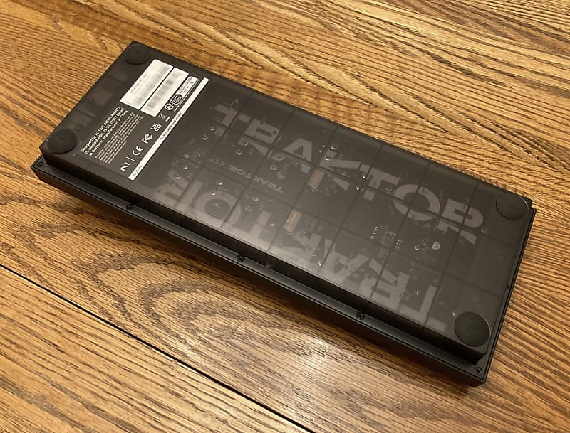 Native Instruments Traktor X1 Mk3 DJ Controller Module 2023 Native Instruments Traktor X1 Mk3 DJ Controller Module 2023